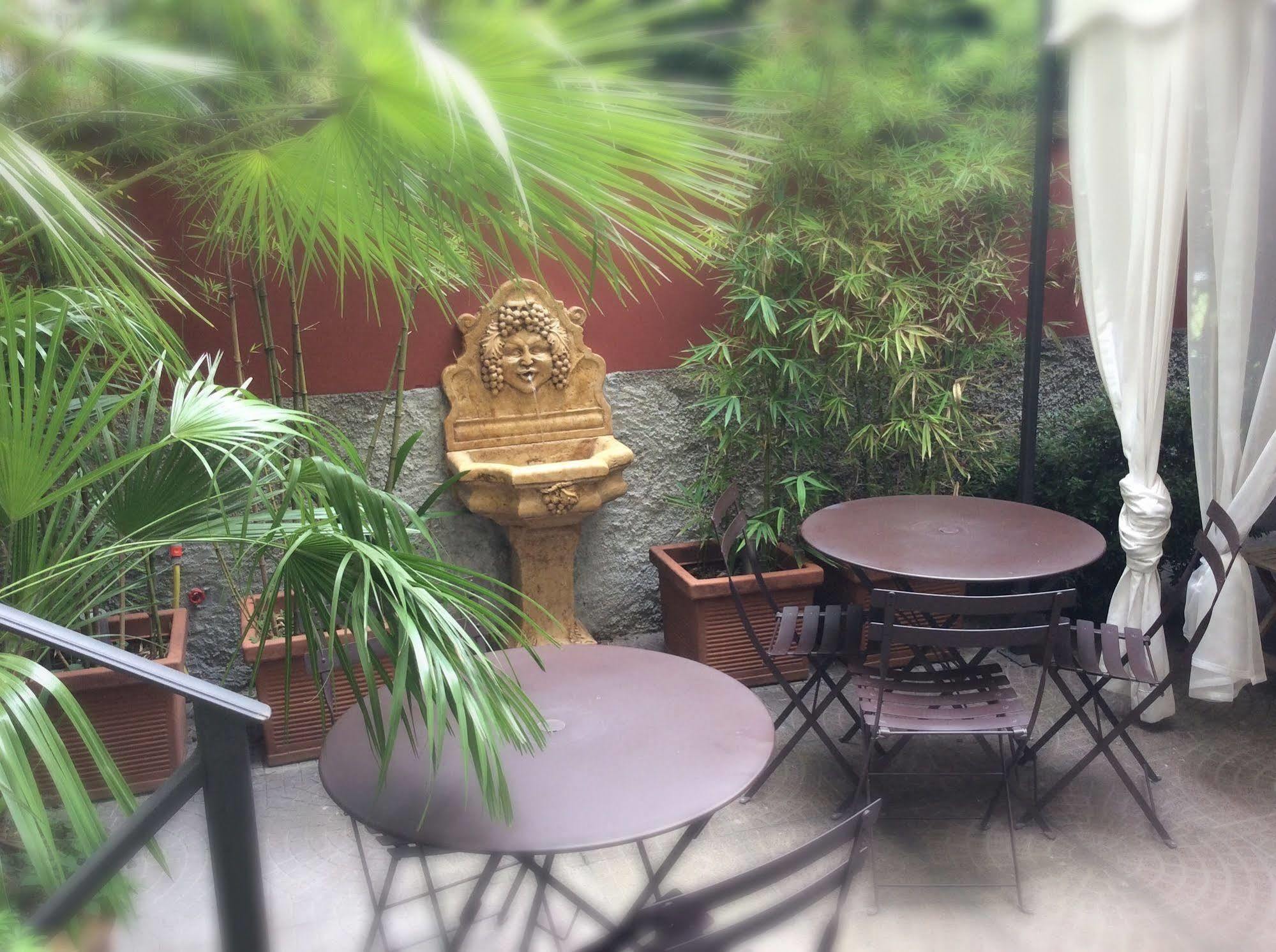 Hotel Colombia Милано Екстериор снимка